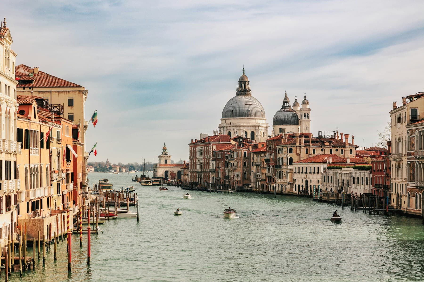 El Gran Canal de Venecia, con palacios junto al agua